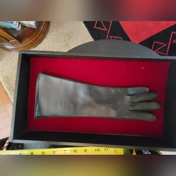 VGUC Women's Gloves Black 8 - Picture 2 of 10